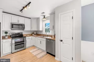 10391 Meadowhead Cir, New Market, MD 21774 - Photo 8