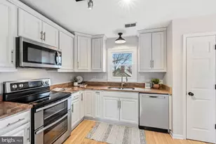 10391 Meadowhead Cir, New Market, MD 21774 - Photo 4