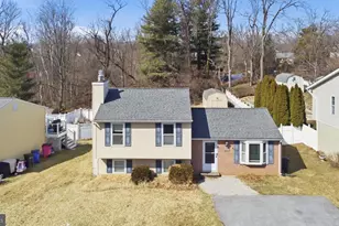 213 Wintergreen Ln, Brunswick, MD 21716 - Photo 2