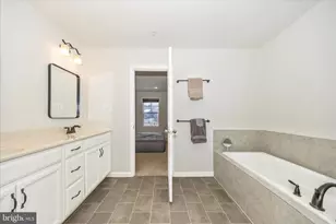 2805 Hillfield Dr, Frederick, MD 21702 - Photo 8