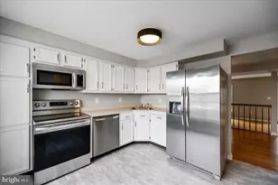 8024 Waterview Ct, Frederick, MD 21701 - Photo 2