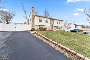 1394 Rollinghouse Dr, Frederick, MD 21703 - Photo 2