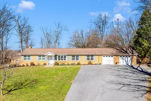 10523 Rolling Green Ct, Clarksburg, MD 20871 - Photo 2