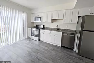 526 Essex Pl, Frederick, MD 21703 - Photo 2