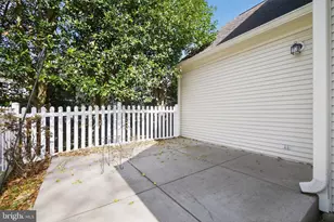 825 Dunbrooke Ct, Frederick, MD 21701 - Photo 2