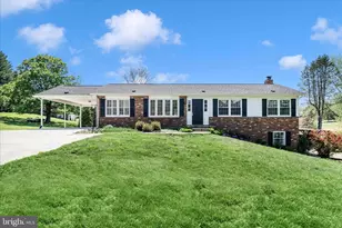 5811 Corporal Jones Ct, Mount Airy, MD 21771 - Photo 2
