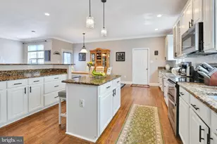 9678 Royal Crest Cir, Frederick, MD 21704 - Photo 6
