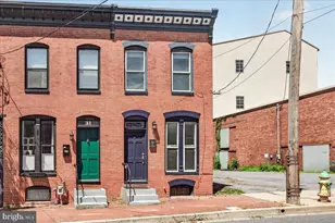33 E South St, Frederick, MD 21701 - Photo 2