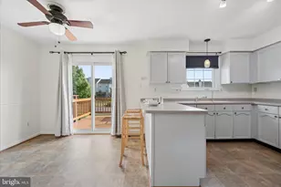 7115 Collinsworth Pl, Frederick, MD 21703 - Photo 8