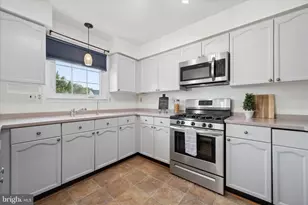 7115 Collinsworth Pl, Frederick, MD 21703 - Photo 6