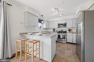 7115 Collinsworth Pl, Frederick, MD 21703 - Photo 4