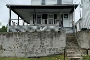 805 E B St, Brunswick, MD 21716 - Photo 2