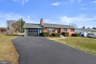 3887 Shadywood Dr, Jefferson, MD 21755 - Photo 2