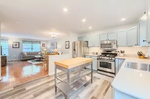 406 Blossom Ln, Frederick, MD 21701 - Photo 2