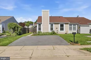 819 Chadwick Cir, Frederick, MD 21701 - Photo 2