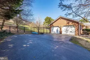 5212 Ernie Ln, Frederick, MD 21703 - Photo 2