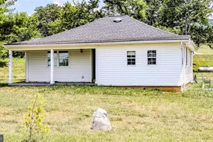 9001 Hollow Rd, Middletown, MD 21769 - Photo 2