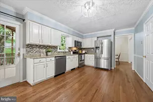 6396 Devonshire Ln, Frederick, MD 21703 - Photo 4