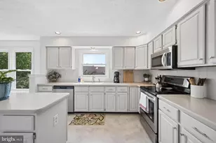 6305 Derby Cir, Frederick, MD 21703 - Photo 4