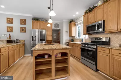 9693 Royal Crest Cir, Frederick, MD 21704 - Photo 4