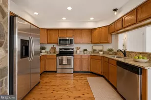 879 Waterford Dr, Frederick, MD 21702 - Photo 2