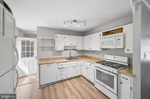 902 Young Pl, Frederick, MD 21702 - Photo 16