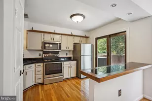 9205 Ridgefield Cir, Frederick, MD 21701 - Photo 6