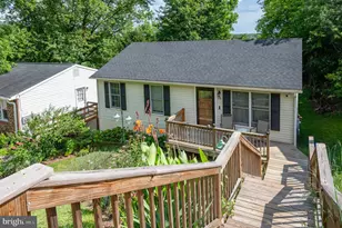 28 East E Street, Brunswick, MD 21716 - Photo 2
