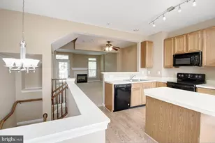 586 Eisenhower Dr, Frederick, MD 21703 - Photo 6