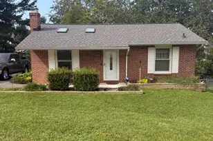 4 Donalds Ln, Mount Airy, MD 21771 - Photo 2