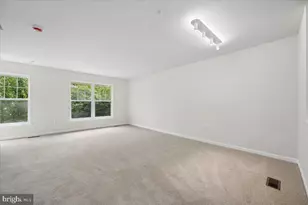 442 Blossom Ln, Frederick, MD 21701 - Photo 4