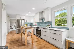 8130 Cambridge Dr, Frederick, MD 21704 - Photo 2