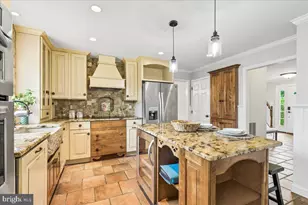 7035 Allington Manor Cir E, Frederick, MD 21703 - Photo 10