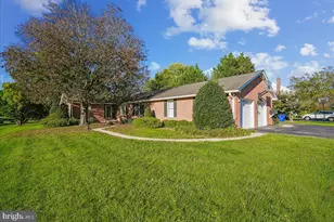 8101 Sundown Ln, Frederick, MD 21702 - Photo 2