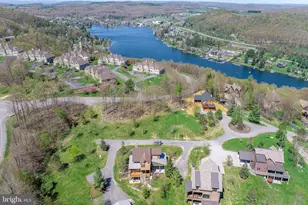 105 Mountain Overlook Ct, Mc Henry, MD 21541 - Photo 2