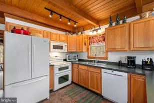 392 Deer Run Ln, Swanton, MD 21561 - Photo 4