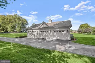 12106 Sudbury Ct SE, Clarksville, MD 21029 - Photo 2