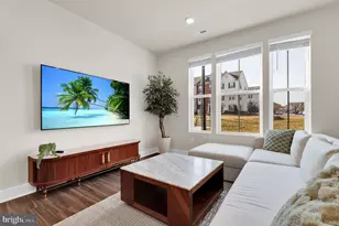 7722 Port Capital Dr, Elkridge, MD 21075 - Photo 4