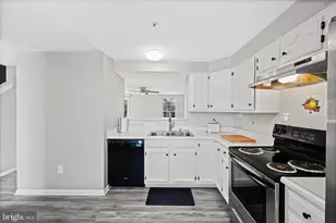 6076 Laurel Wreath Way, Columbia, MD 21044 - Photo 4