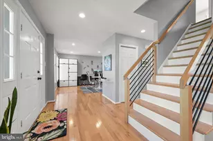 10153 Tanfield Ct, Ellicott City, MD 21042 - Photo 2