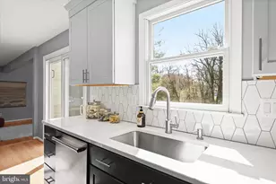 10153 Tanfield Ct, Ellicott City, MD 21042 - Photo 16