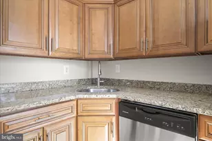 9647 White Acre Rd, Columbia, MD 21045 - Photo 10