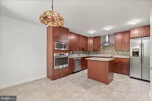 9015 Moving Water Ln, Columbia, MD 21046 - Photo 4