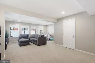 7061 Holly Springs Ln, Elkridge, MD 21075 - Photo 6