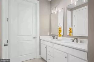 5435 Pondview Ln, Ellicott City, MD 21043 - Photo 8