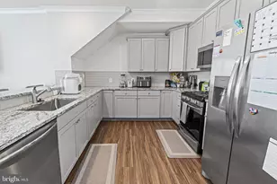 7736 Port Capital Dr, Elkridge, MD 21075 - Photo 10