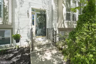 8206 Tall Trees Ct, Ellicott City, MD 21043 - Photo 4
