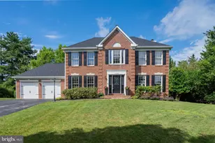10226 Tarpley Ct, Ellicott City, MD 21042 - Photo 2