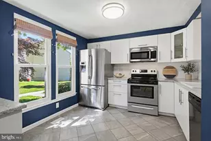 9617 Quarry Bridge Ct, Columbia, MD 21046 - Photo 2
