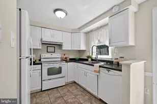 8204 Wellington Pl, Jessup, MD 20794 - Photo 4